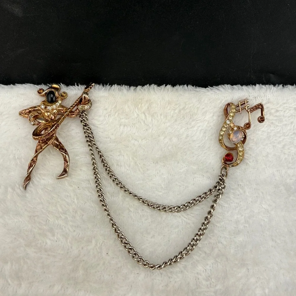 Vintage Chatelaine Brooch Mandle? Musician Gold Tone Rhinestone Music Note
